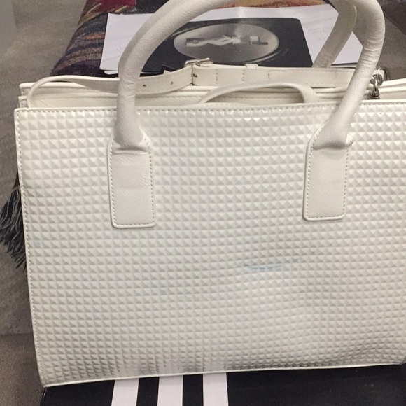 Beautiful Nine West tote pocketbook - Picture 2 of 5